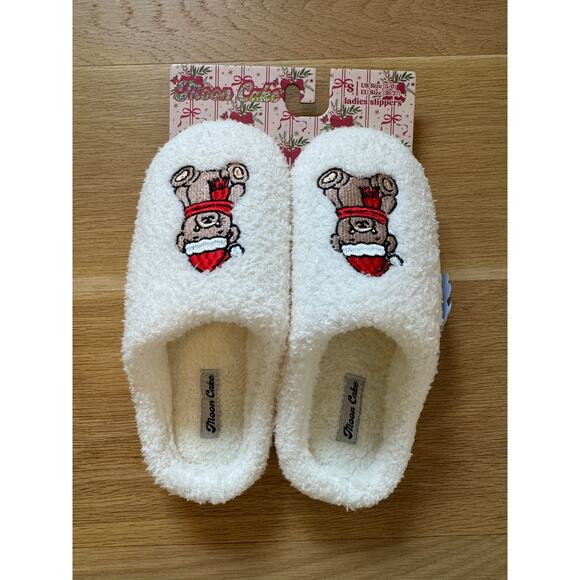 NWT Moon Cake Ladies Christmas Teddy Bear Slippers Size Small / US Size 5/6 🧸🎄 - Picture 2 of 4